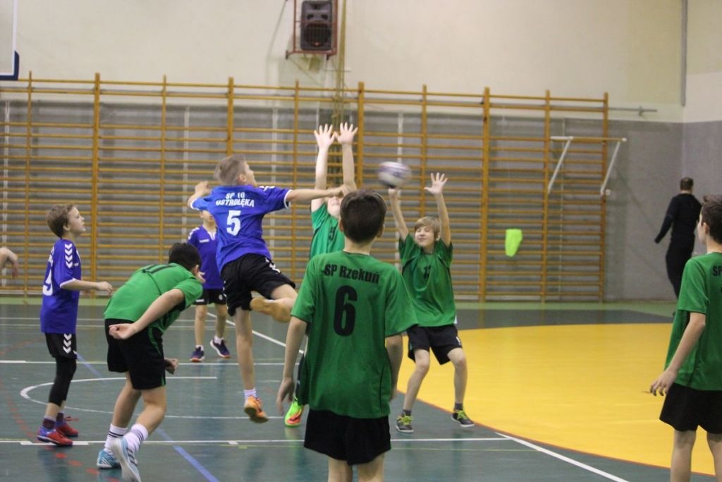 IV turniej Powiatowej Ligi Piłki Ręcznej „Ręka w rękę” [11.12.2017] - zdjęcie #3 - eOstroleka.pl