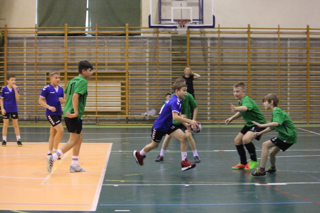 IV turniej Powiatowej Ligi Piłki Ręcznej „Ręka w rękę” [11.12.2017] - zdjęcie #6 - eOstroleka.pl