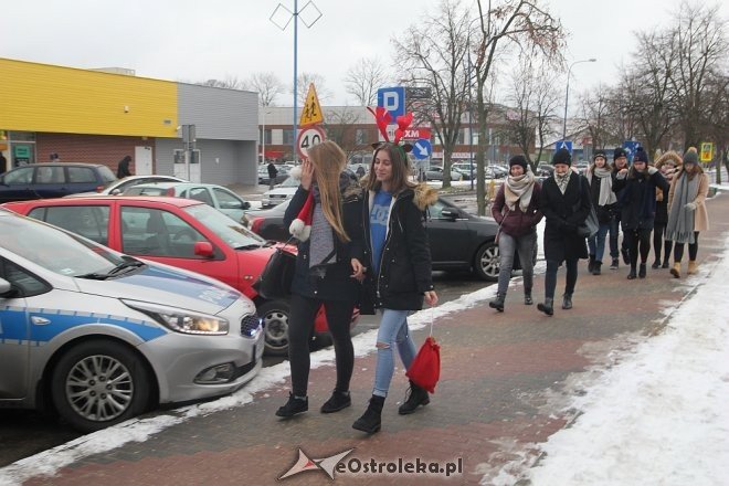 Akcja „Pierniczki za uśmiech” na ulicach Ostrołęki [ZDJĘCIA] - zdjęcie #4 - eOstroleka.pl