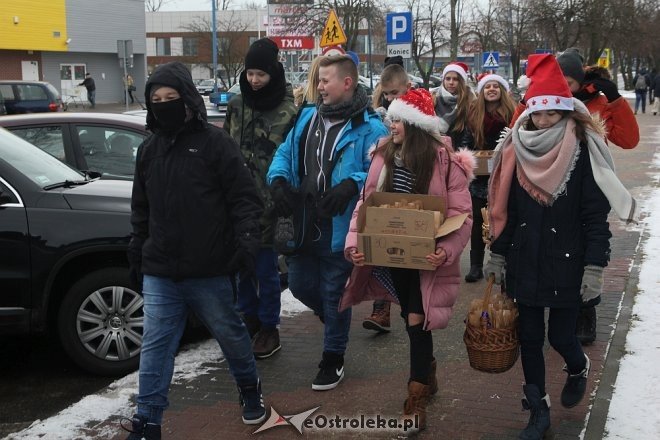 Akcja „Pierniczki za uśmiech” na ulicach Ostrołęki [ZDJĘCIA] - zdjęcie #16 - eOstroleka.pl