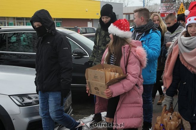 Akcja „Pierniczki za uśmiech” na ulicach Ostrołęki [ZDJĘCIA] - zdjęcie #17 - eOstroleka.pl