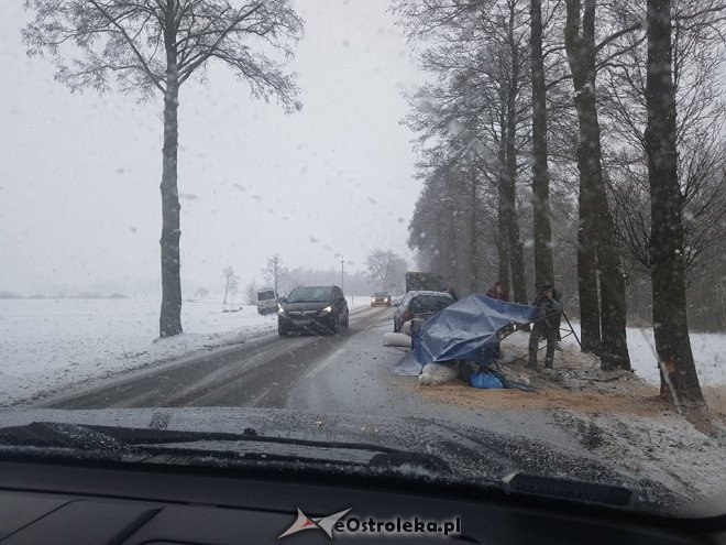 Wypadek na DK-53 w pobliżu miejscowości Wach [21.12.2017] - zdjęcie #2 - eOstroleka.pl