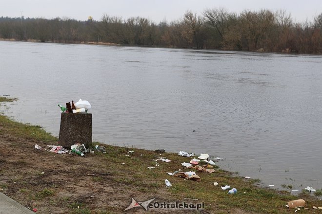 Poziom wody w Narwi wciąż wysoki [ZDJĘCIA] - zdjęcie #35 - eOstroleka.pl