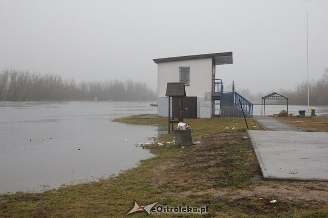 Poziom wody w Narwi wciąż wysoki [ZDJĘCIA] - zdjęcie #16 - eOstroleka.pl