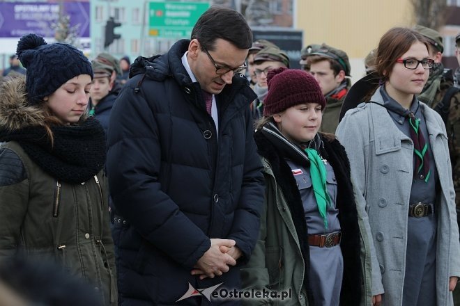 Ostrołęka: Mateusz Morawiecki w miejscu pamięci o ofiarach reżimu komunistycznego [19.01.2018] - zdjęcie #46 - eOstroleka.pl