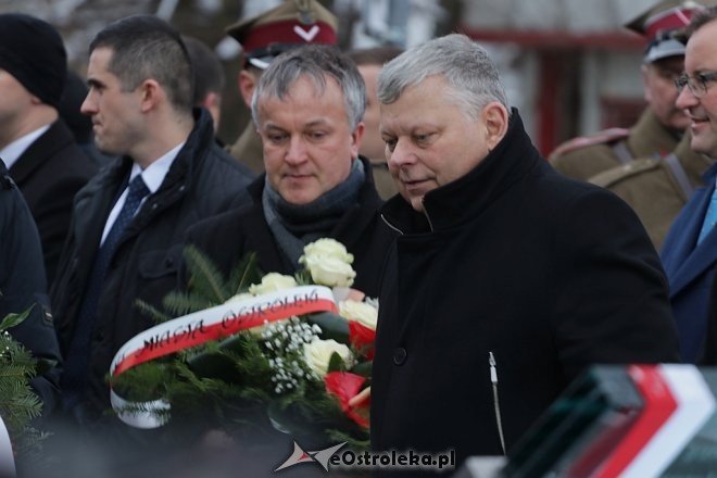 Ostrołęka: Mateusz Morawiecki w miejscu pamięci o ofiarach reżimu komunistycznego [19.01.2018] - zdjęcie #49 - eOstroleka.pl