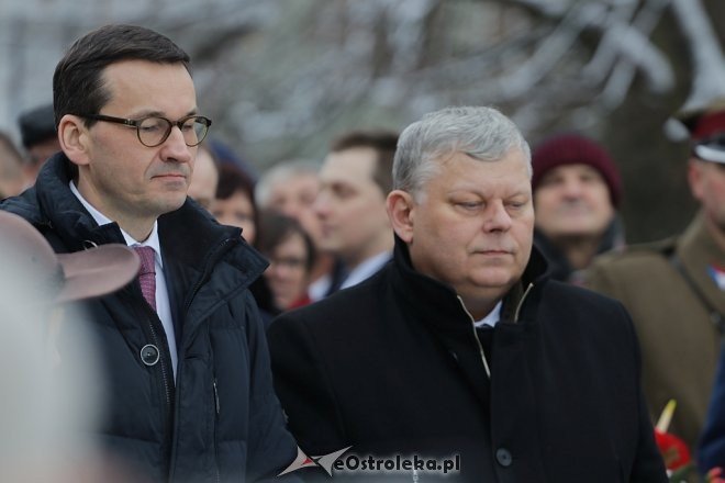 Ostrołęka: Mateusz Morawiecki w miejscu pamięci o ofiarach reżimu komunistycznego [19.01.2018] - zdjęcie #54 - eOstroleka.pl