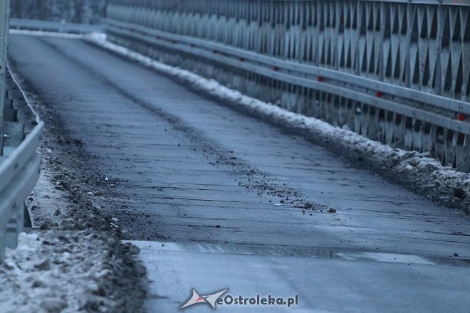 Przeprawa zastępcza w Ostrołęce - stan asfaltu [20.01.2018] - zdjęcie #3 - eOstroleka.pl