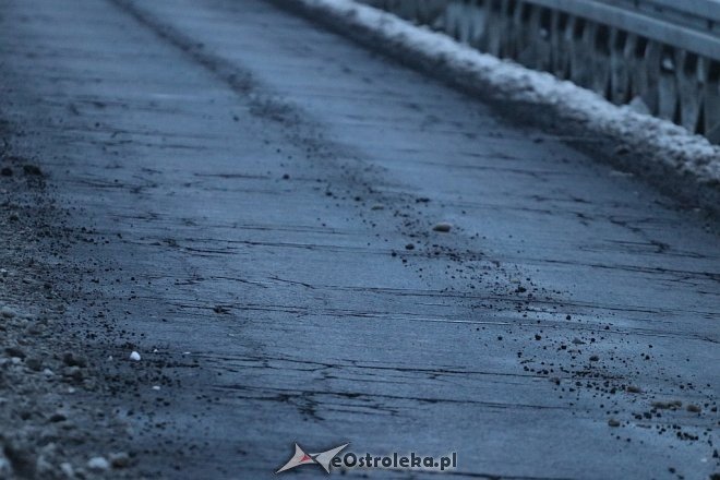 Przeprawa zastępcza w Ostrołęce - stan asfaltu [20.01.2018] - zdjęcie #13 - eOstroleka.pl