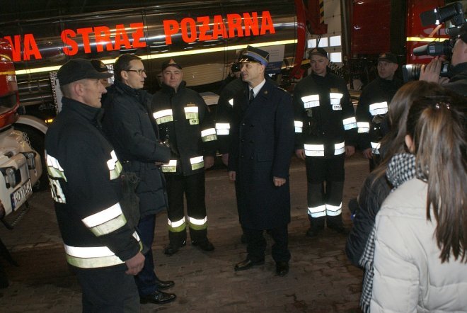 Premier Morawiecki z wizytą u ostrołęckich strażaków [ZDJĘCIA] - zdjęcie #7 - eOstroleka.pl