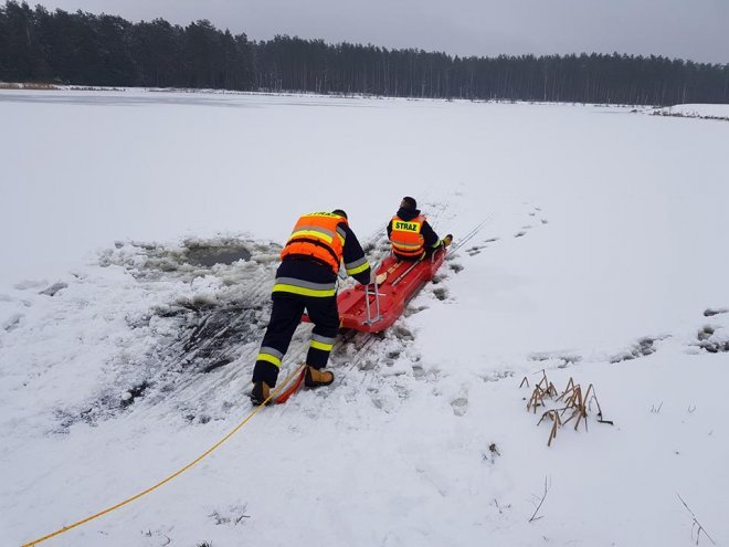 Strażacy ochotnicy ćwiczyli na zalewie w Wykrocie [ZDJĘCIA] - zdjęcie #4 - eOstroleka.pl