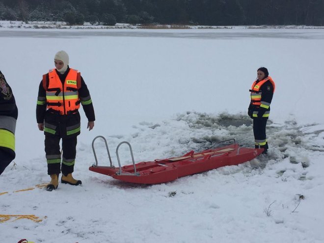 Strażacy ochotnicy ćwiczyli na zalewie w Wykrocie [ZDJĘCIA] - zdjęcie #9 - eOstroleka.pl