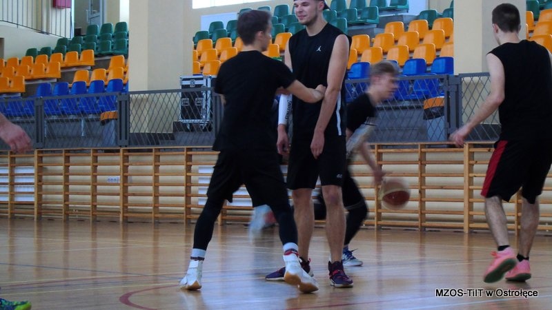 Koszykarski mecz dzikich drużyn [22.01.2018] - zdjęcie #28 - eOstroleka.pl