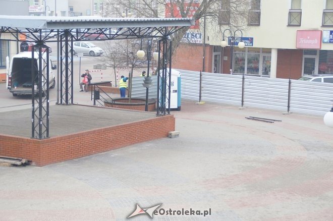 Ostrołęka: Ruszyła budowa fontanny gejzerowej przy scenie miejskiej [13.02.2018] - zdjęcie #10 - eOstroleka.pl
