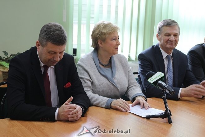 Podpisanie umowy na wykonanie stacji pogotowia w Ostrowi Mazowieckiej [01.03.2018] - zdjęcie #1 - eOstroleka.pl