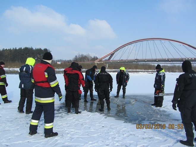 Strażacy ochotnicy z Ostrołęki doskonalili się z ratownictwa lodowego [03.03.2018] - zdjęcie #1 - eOstroleka.pl