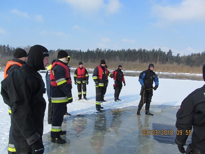 Strażacy ochotnicy z Ostrołęki doskonalili się z ratownictwa lodowego [03.03.2018] - zdjęcie #3 - eOstroleka.pl