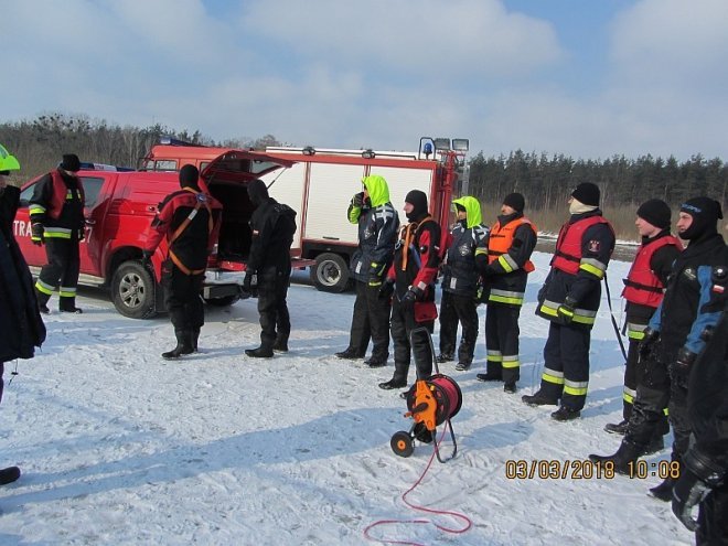 Strażacy ochotnicy z Ostrołęki doskonalili się z ratownictwa lodowego [03.03.2018] - zdjęcie #7 - eOstroleka.pl