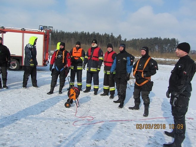 Strażacy ochotnicy z Ostrołęki doskonalili się z ratownictwa lodowego [03.03.2018] - zdjęcie #8 - eOstroleka.pl