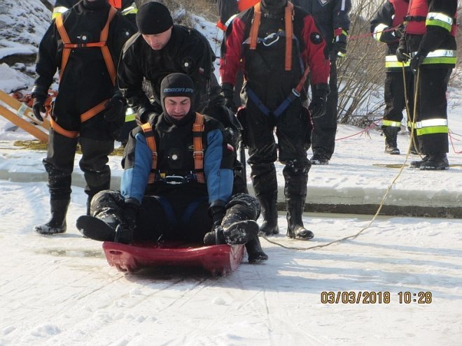 Strażacy ochotnicy z Ostrołęki doskonalili się z ratownictwa lodowego [03.03.2018] - zdjęcie #16 - eOstroleka.pl
