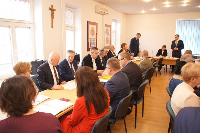 XLIII sesja Rady Powiatu w Ostrołęce [16.03.2018] - zdjęcie #3 - eOstroleka.pl