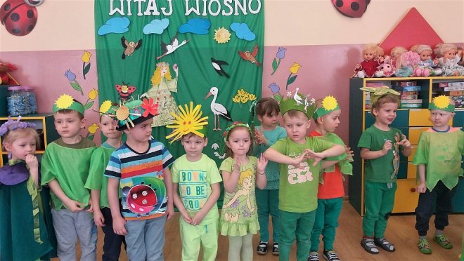 Przedszkolaki z miejskiej „ósemki” powiały wiosnę [24.03.2018] - zdjęcie #12 - eOstroleka.pl