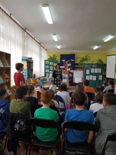 Spotkanie z Barbarą Zakrzewską w Szkole Podstawowej Nr 2 [23.03.2018] - zdjęcie #3 - eOstroleka.pl