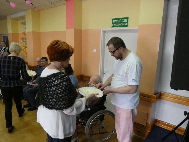 Spotkanie wielkanocne w Domu Pomocy Społecznej w Ostrołęce [02.04.2018] - zdjęcie #39 - eOstroleka.pl