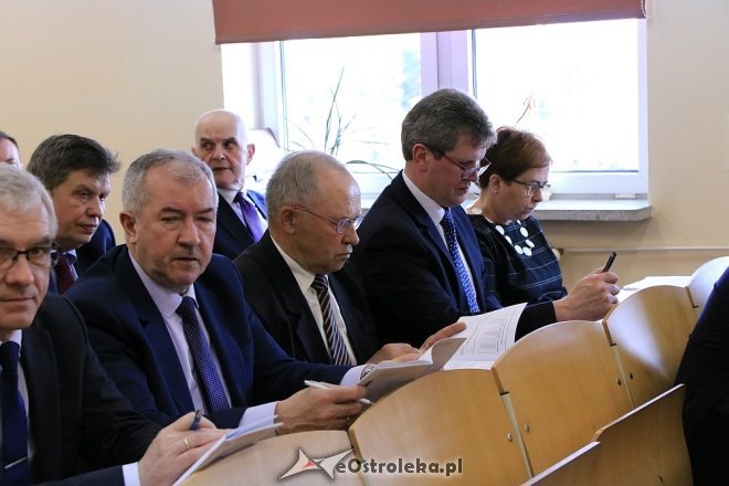 XLIV sesja Rady Powiatu w Ostrołęce [12.04.2018] - zdjęcie #4 - eOstroleka.pl