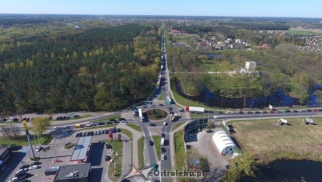 Kolizja na drodze dojazdowej do tymczasowego mostu w Ostrołęce [20.04.2018] - zdjęcie #2 - eOstroleka.pl