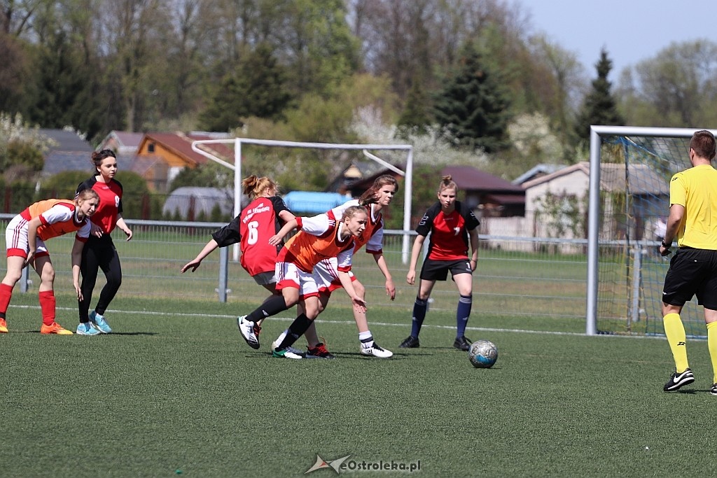 Mistrzostwa Ostrołęki szkół średnich w piłce nożnej kobiet [23.04.2018] - zdjęcie #1 - eOstroleka.pl
