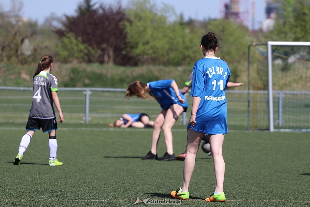 Mistrzostwa Ostrołęki szkół średnich w piłce nożnej kobiet [23.04.2018] - zdjęcie #3 - eOstroleka.pl
