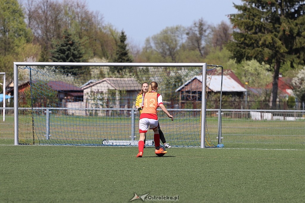 Mistrzostwa Ostrołęki szkół średnich w piłce nożnej kobiet [23.04.2018] - zdjęcie #9 - eOstroleka.pl
