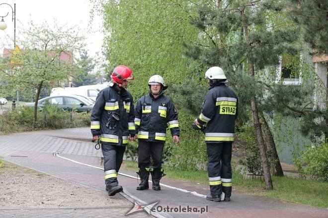 Strażacka interwencja w bloku przy ulicy Madalińskiego [25.04.2018] - zdjęcie #18 - eOstroleka.pl