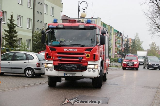 Strażacka interwencja w bloku przy ulicy Madalińskiego [25.04.2018] - zdjęcie #24 - eOstroleka.pl