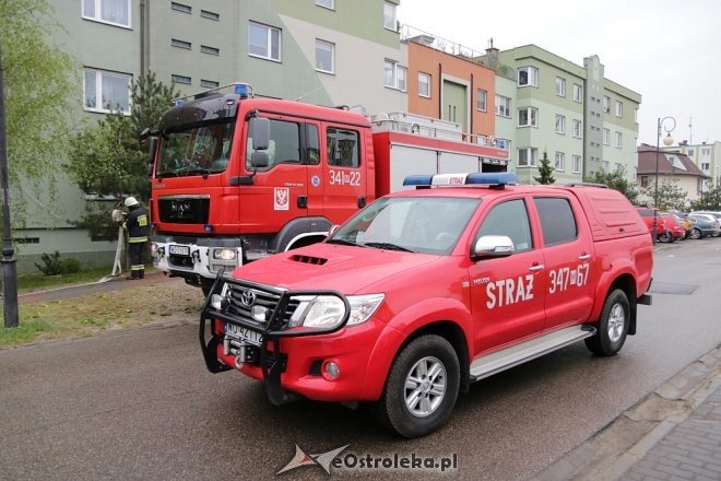 Strażacka interwencja w bloku przy ulicy Madalińskiego [25.04.2018] - zdjęcie #27 - eOstroleka.pl
