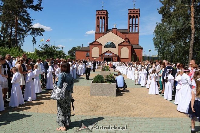 Komunia w parafii pw. Zbawiciela Świata w Ostrołęce [13.05.2018] - zdjęcie #82 - eOstroleka.pl