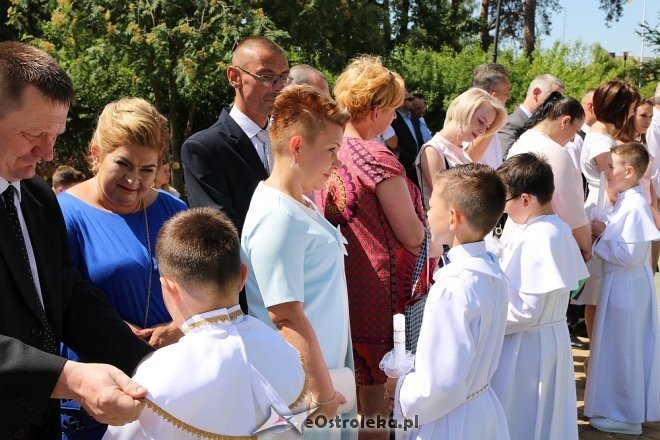Komunia w parafii pw. Zbawiciela Świata w Ostrołęce [13.05.2018] - zdjęcie #85 - eOstroleka.pl