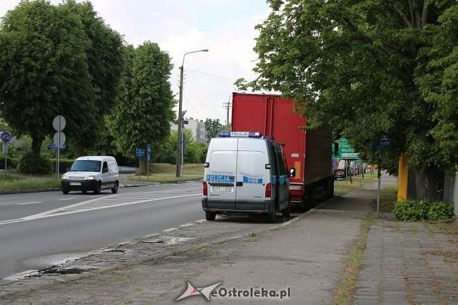 Ostrołęka: Zderzenie ciężarówki z sarną na Traugutta [15.05.2018] - zdjęcie #1 - eOstroleka.pl