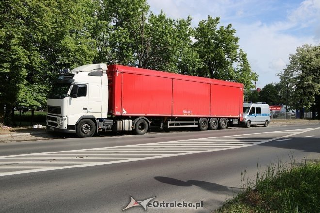 Ostrołęka: Zderzenie ciężarówki z sarną na Traugutta [15.05.2018] - zdjęcie #13 - eOstroleka.pl