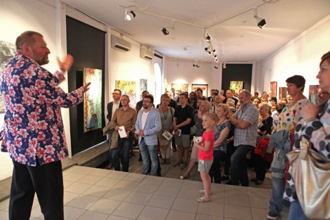 Wernisaż wystawy „Wakacje Z Dom Perignonem” w Galerii Ostrołęka [16.05.2018] - zdjęcie #8 - eOstroleka.pl