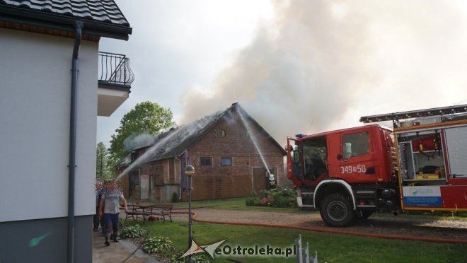 Pożar w Obierwi. Trwa akcja gaśnicza [22.05.2018] - zdjęcie #6 - eOstroleka.pl