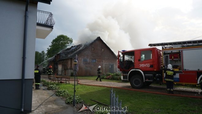 Pożar w Obierwi. Trwa akcja gaśnicza [22.05.2018] - zdjęcie #10 - eOstroleka.pl