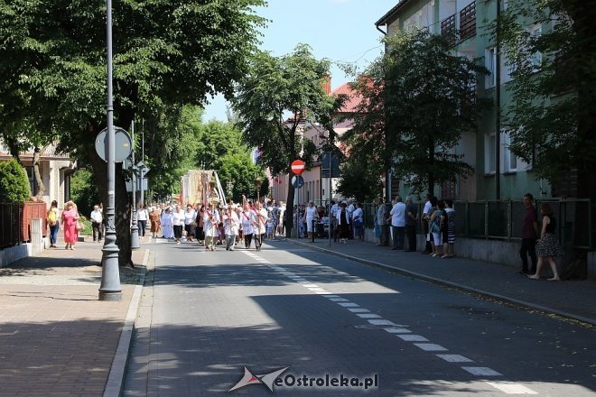 Procesja Bożego Ciała w parafi pw. św. Antoniego w Ostrołęce [31.05.2018] - zdjęcie #1 - eOstroleka.pl