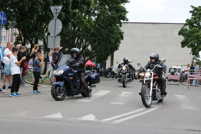 Motoserce 2018: Parada motocykli ulicami Ostrołęki [02.06.2018] - zdjęcie #77 - eOstroleka.pl