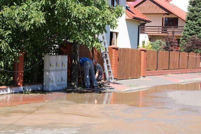 Awaria sieci wodociągowej przy ulicy Olszewskiego [07.06.2018] - zdjęcie #19 - eOstroleka.pl