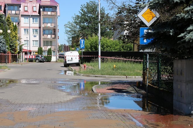 Awaria sieci wodociągowej przy ulicy Olszewskiego [07.06.2018] - zdjęcie #20 - eOstroleka.pl