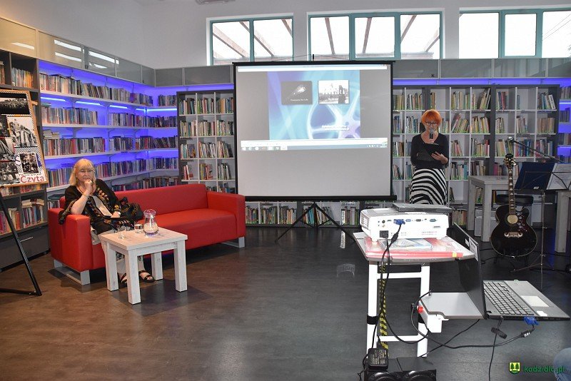 Spotkanie z Elżbietą Ficowską w bibliotece w Kadzidle [11.06.2018] - zdjęcie #4 - eOstroleka.pl