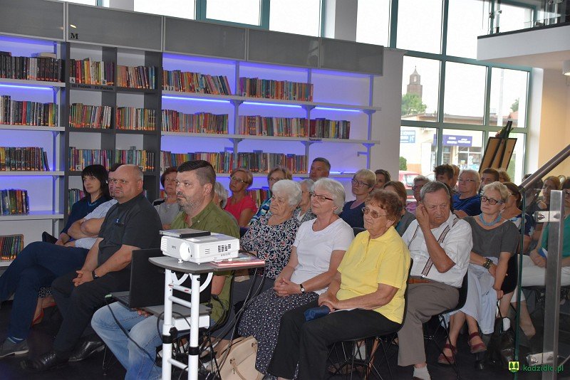 Spotkanie z Elżbietą Ficowską w bibliotece w Kadzidle [11.06.2018] - zdjęcie #7 - eOstroleka.pl