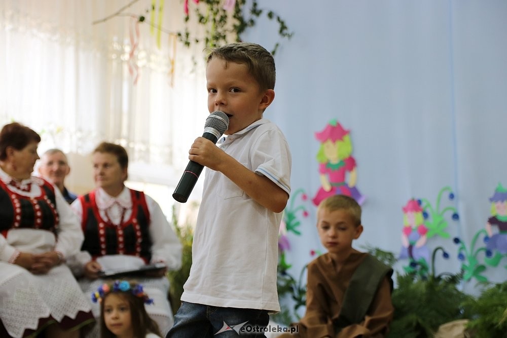 Przedszkolaki z Krainy Misiów o tradycjach Nocy Świętojańskiej na Kurpiach [14.06.2018] - zdjęcie #37 - eOstroleka.pl